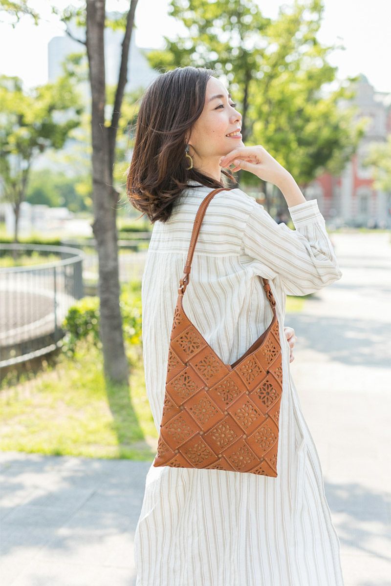 genten ゲンテン サスティナブルカットワーク ショルダーバッグ 42962