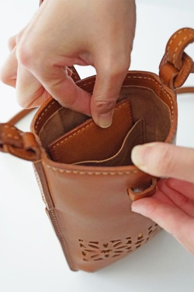 genten ゲンテン ボールドカットワーク ミニショルダーバッグ 43739