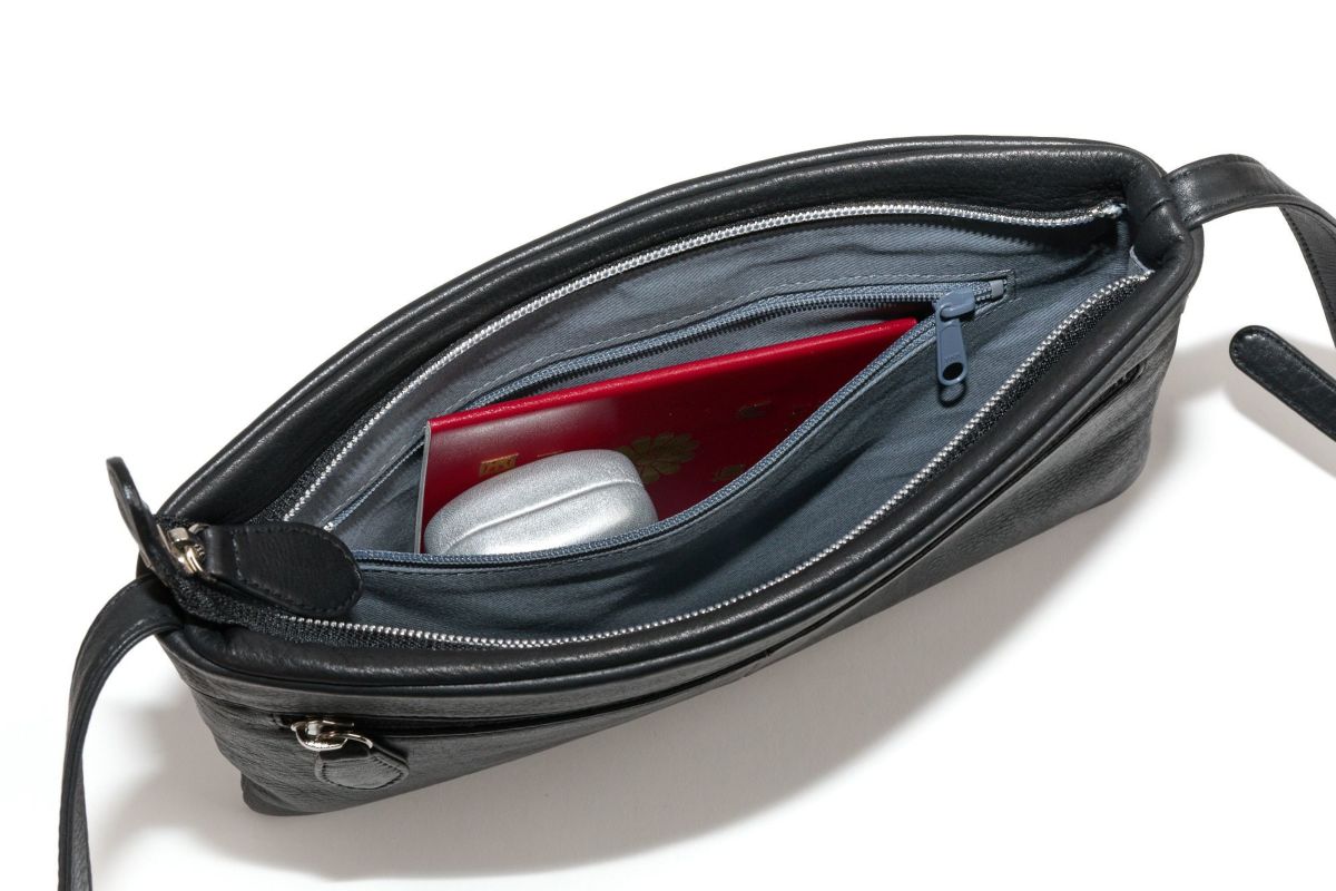 VIA DOAN ヴィア ドアン Zilda ジルダ 薄型ショルダーバッグ 7786