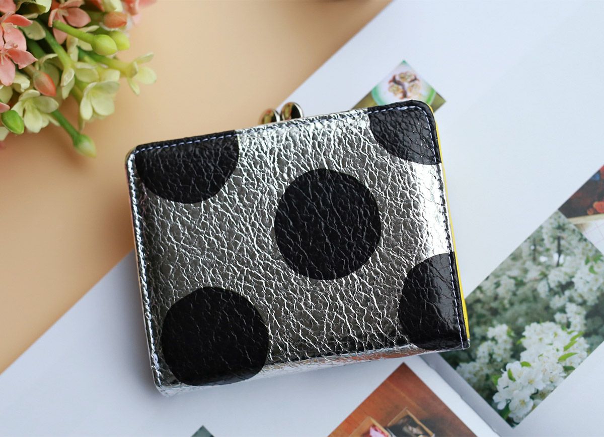 VIA DOAN ヴィア ドアン Roco ロコ 小銭入れ付き二つ折り財布 562