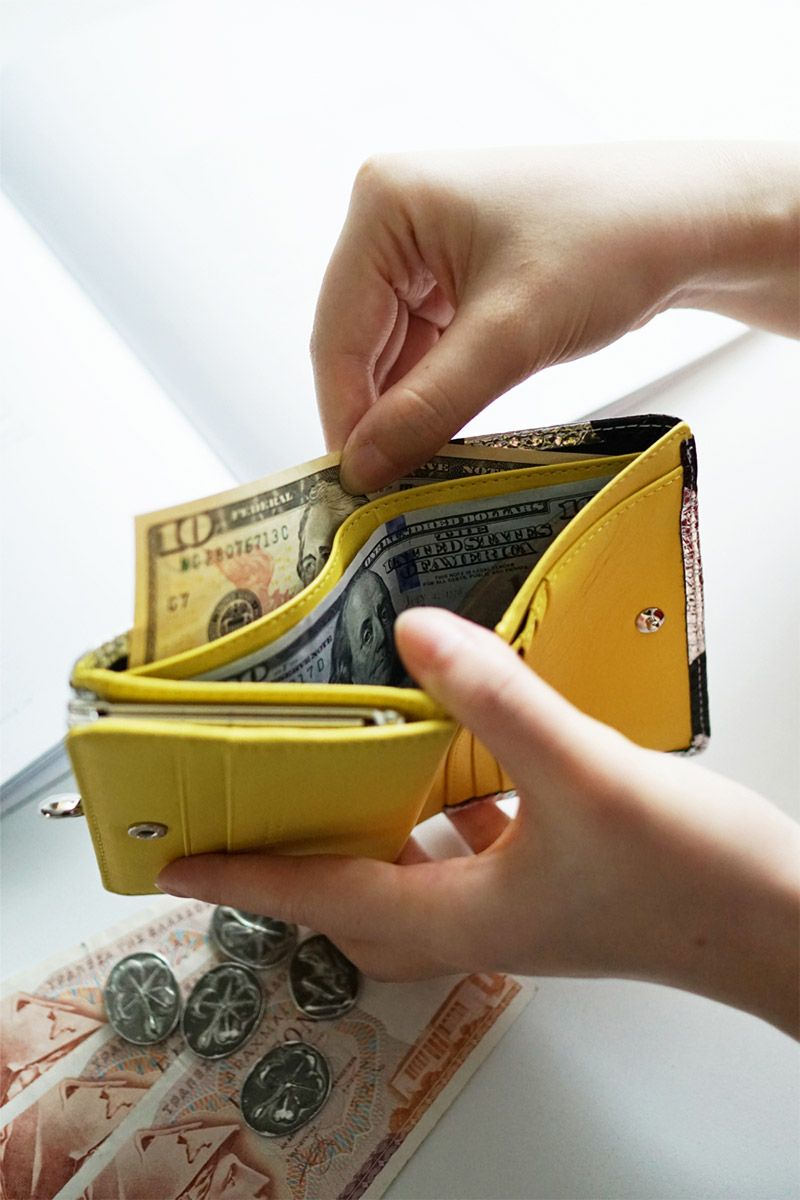 VIA DOAN ヴィア ドアン Roco ロコ 小銭入れ付き二つ折り財布 562