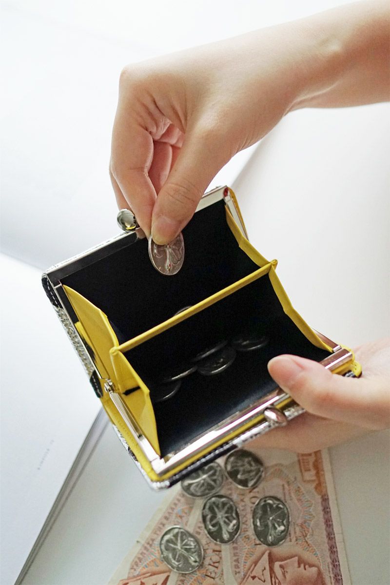 VIA DOAN ヴィア ドアン Roco ロコ 小銭入れ付き二つ折り財布 562