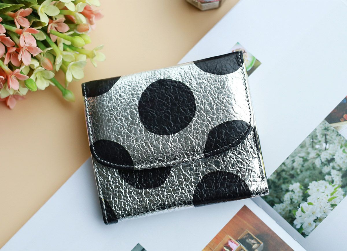 VIA DOAN ヴィア ドアン Roco ロコ 小銭入れ付き二つ折り財布 567