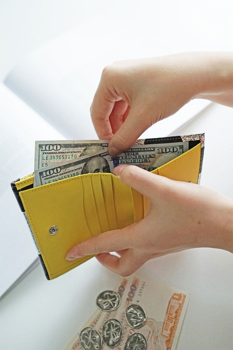 VIA DOAN ヴィア ドアン Roco ロコ 小銭入れ付き二つ折り財布 567