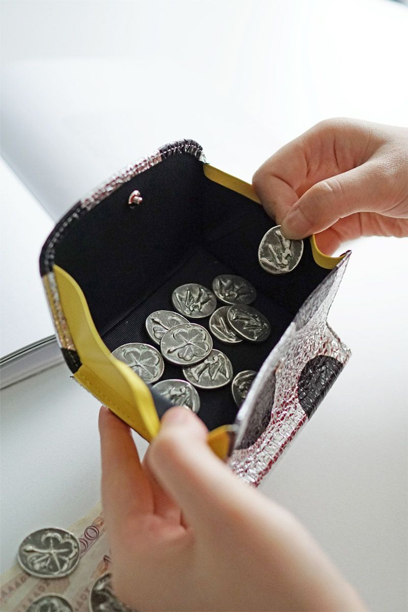 VIA DOAN ヴィア ドアン Roco ロコ 小銭入れ付き二つ折り財布 567