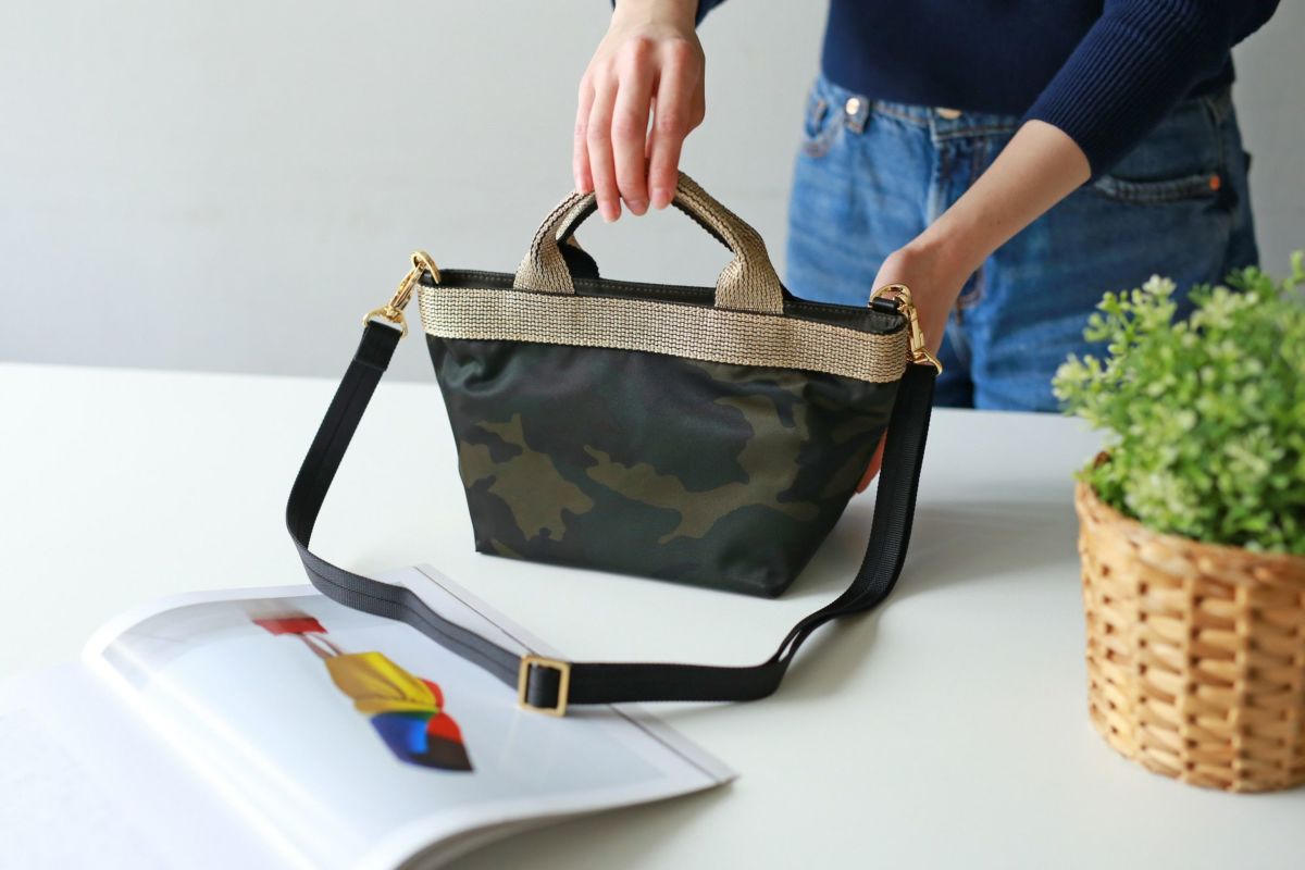 VIOLAd'ORO ヴィオラドーロ GINO ジーノ ナイロン×ゴールドテープトートバッグS V-2036