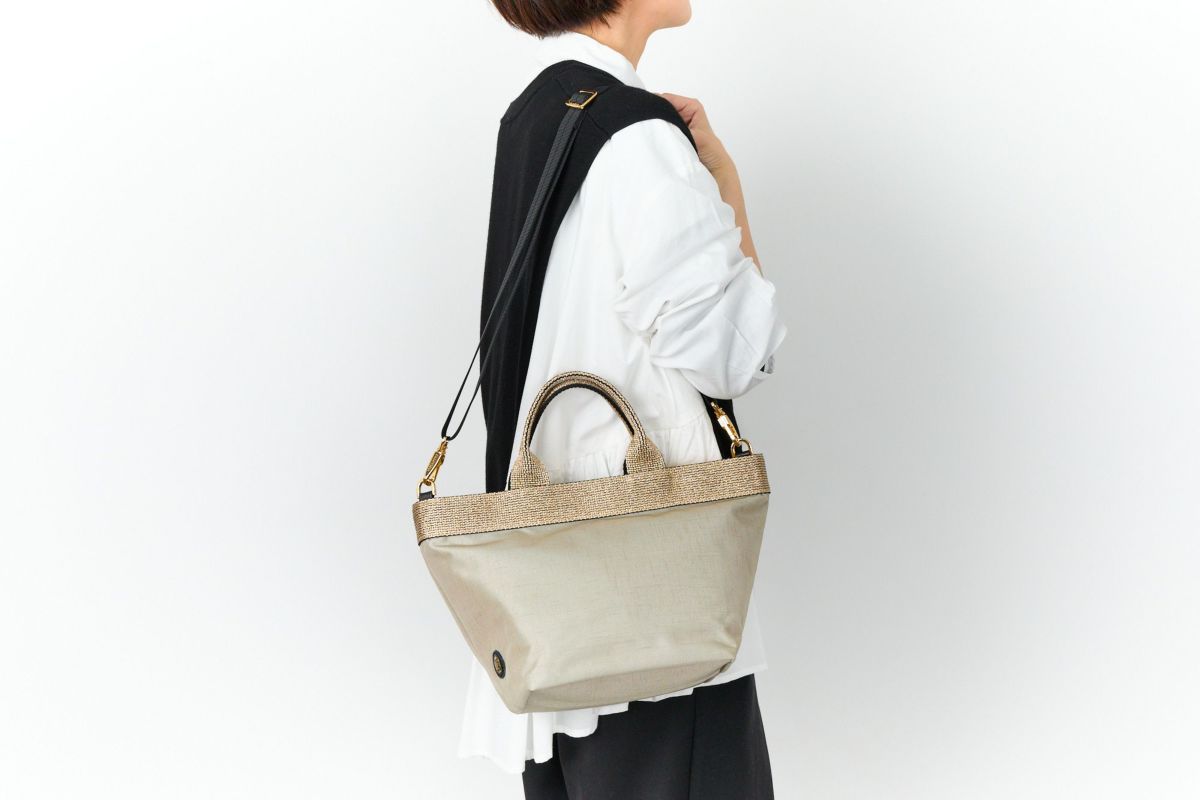 VIOLAd'ORO ヴィオラドーロ GINO ジーノ ナイロン×ゴールドテープトートバッグM V-2037