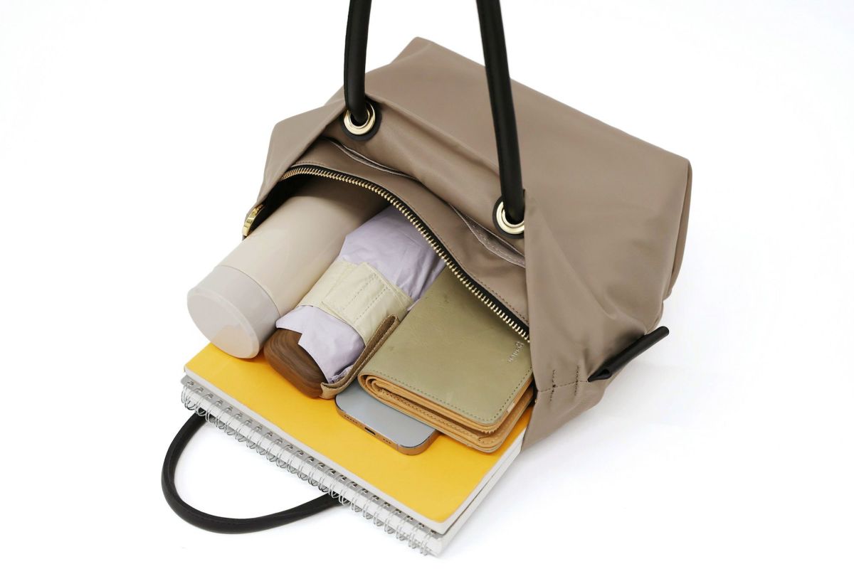 VIOLAd'ORO ヴィオラドーロ BIANCA ビアンカ ノットハンドルトートバッグS V-2174