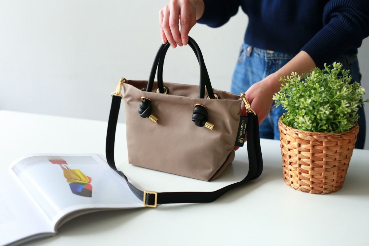 VIOLAd'ORO ヴィオラドーロ BIANCA ビアンカ ノットハンドルトートバッグXS V-2197