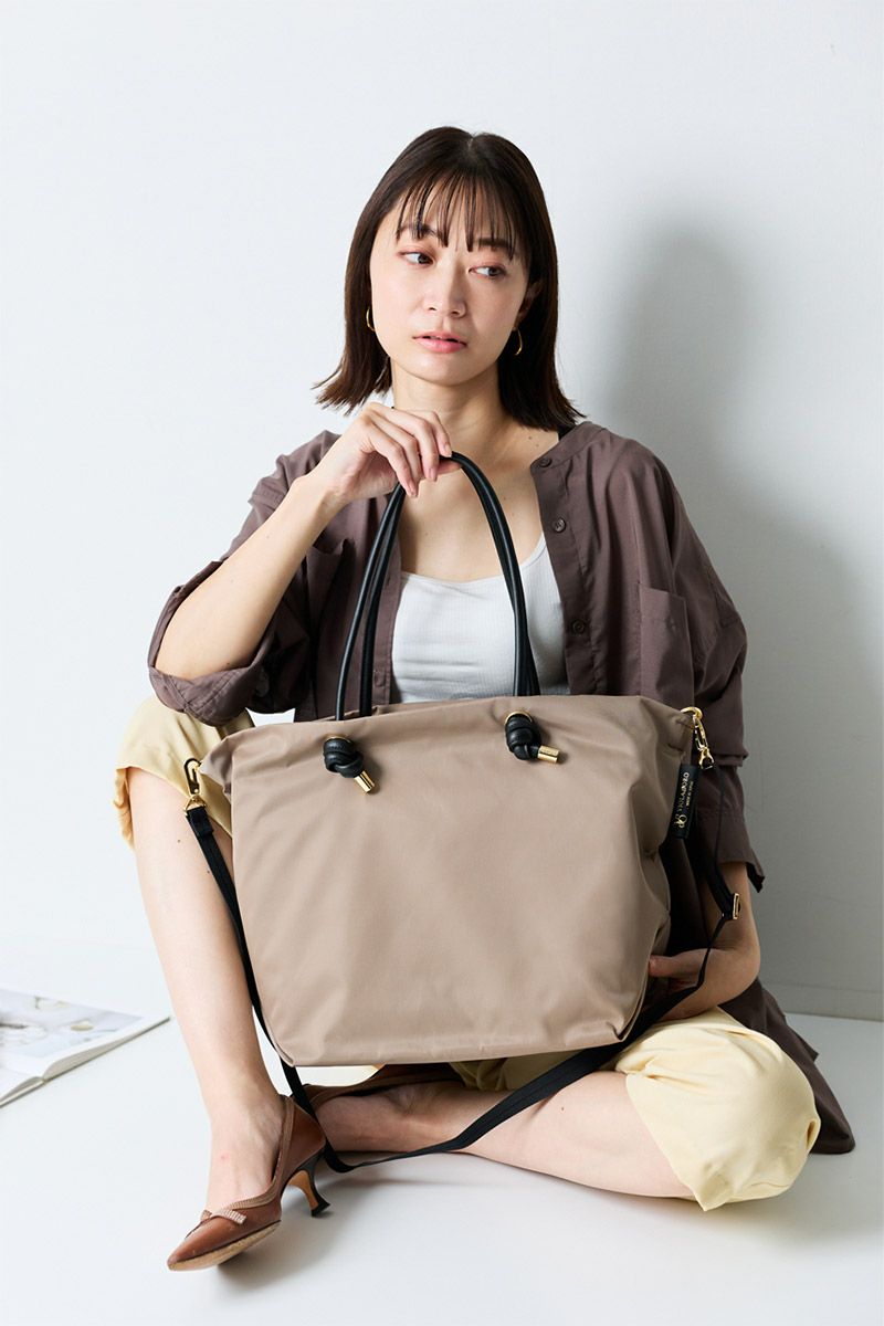 VIOLAd'ORO ヴィオラドーロ BIANCA ビアンカ ノットハンドルトートバッグML V-2204
