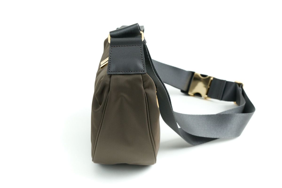 VIOLAd'ORO ヴィオラドーロ BIANCA ビアンカ ボディバッグ V-2247