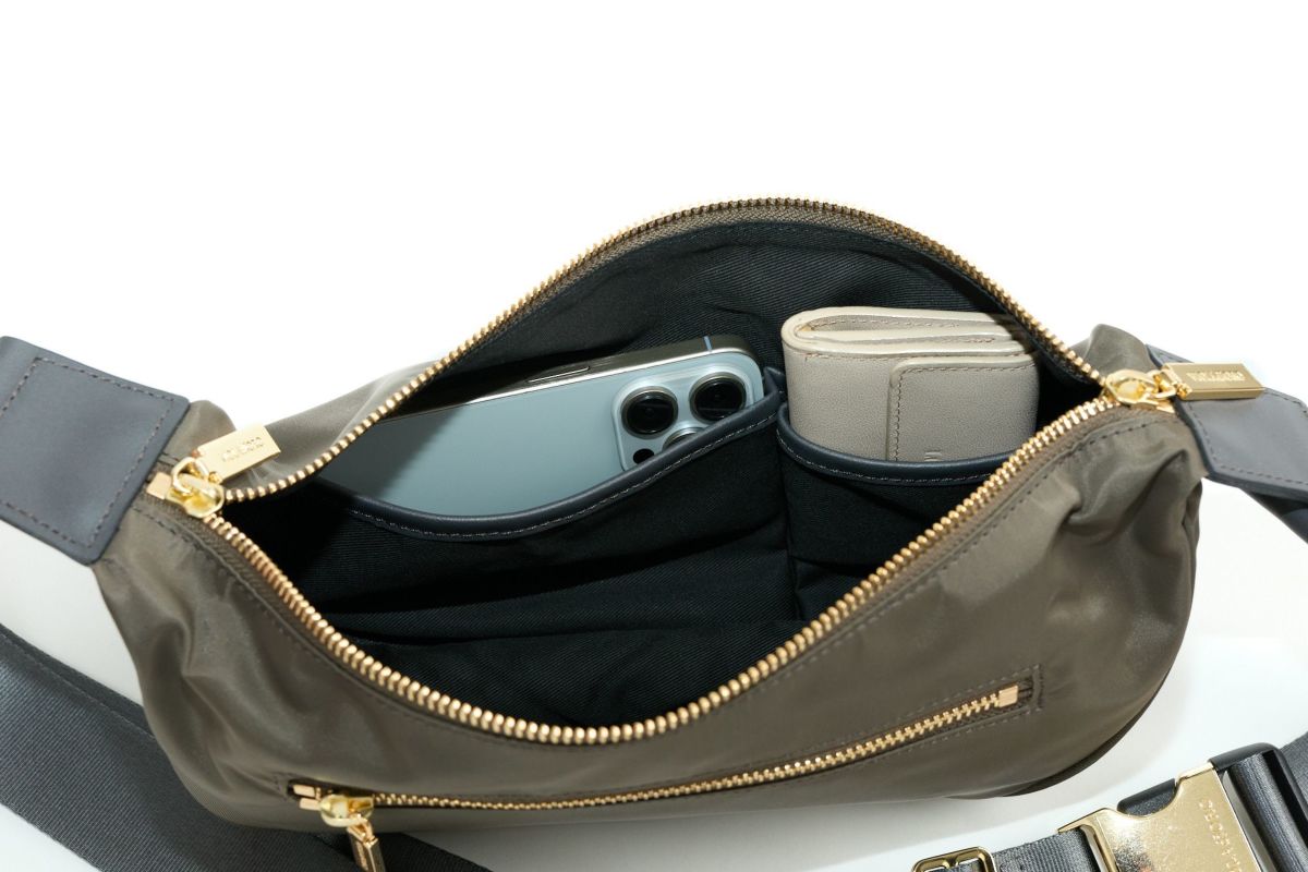 VIOLAd'ORO ヴィオラドーロ BIANCA ビアンカ ボディバッグ V-2247