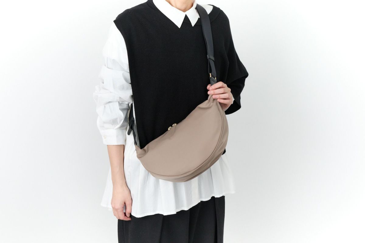 VIOLAd'ORO ヴィオラドーロ BIANCA ビアンカ ボディバッグ V-2247