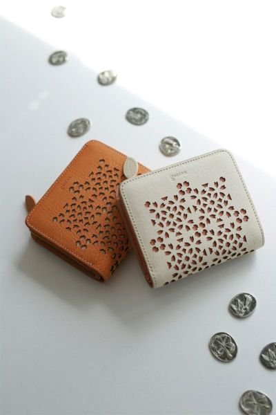 genten ゲンテン Flutter cut work フラッターカットワーク 小銭入れ付き二つ折り財布 49596