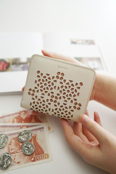 genten ゲンテン Flutter cut work フラッターカットワーク 小銭入れ付き二つ折り財布 49596