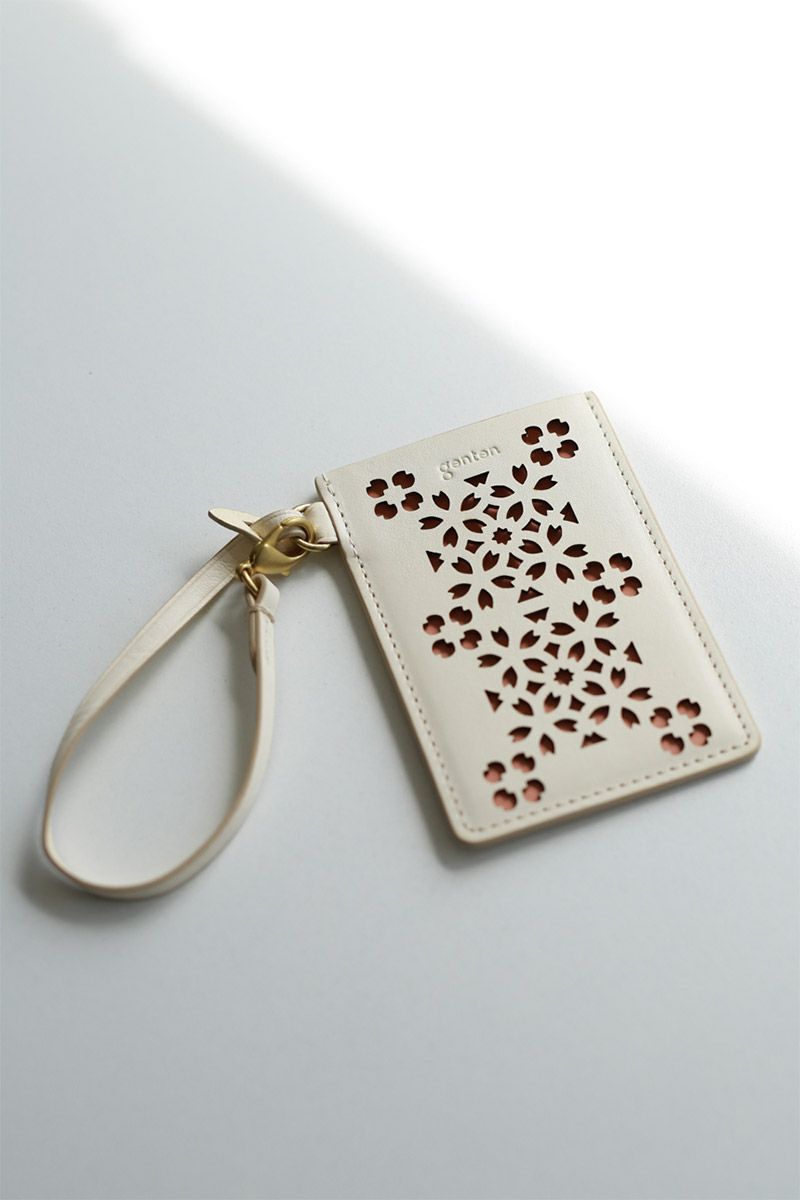 genten ゲンテン Flutter cut work フラッターカットワーク パスケース 49597