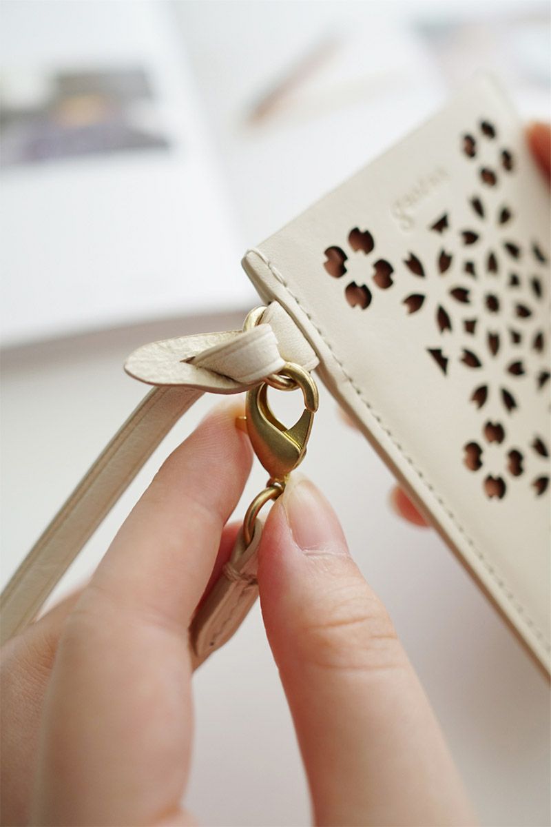 genten ゲンテン Flutter cut work フラッターカットワーク パスケース 49597