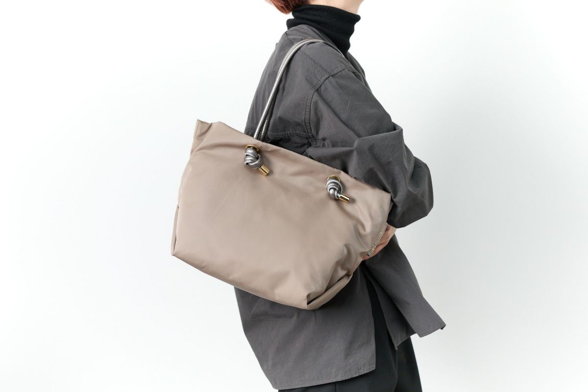 VIOLAd'ORO ヴィオラドーロ BIANCA ビアンカ ノットハンドルトートバッグM V-2225