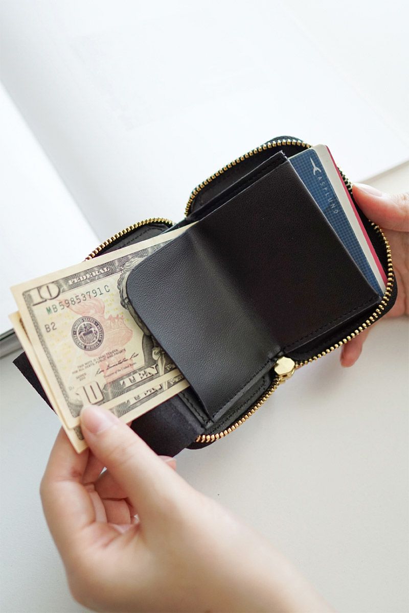 Lujan. ルワン ミニ財布（ラウンドファスナー式 ） 92552