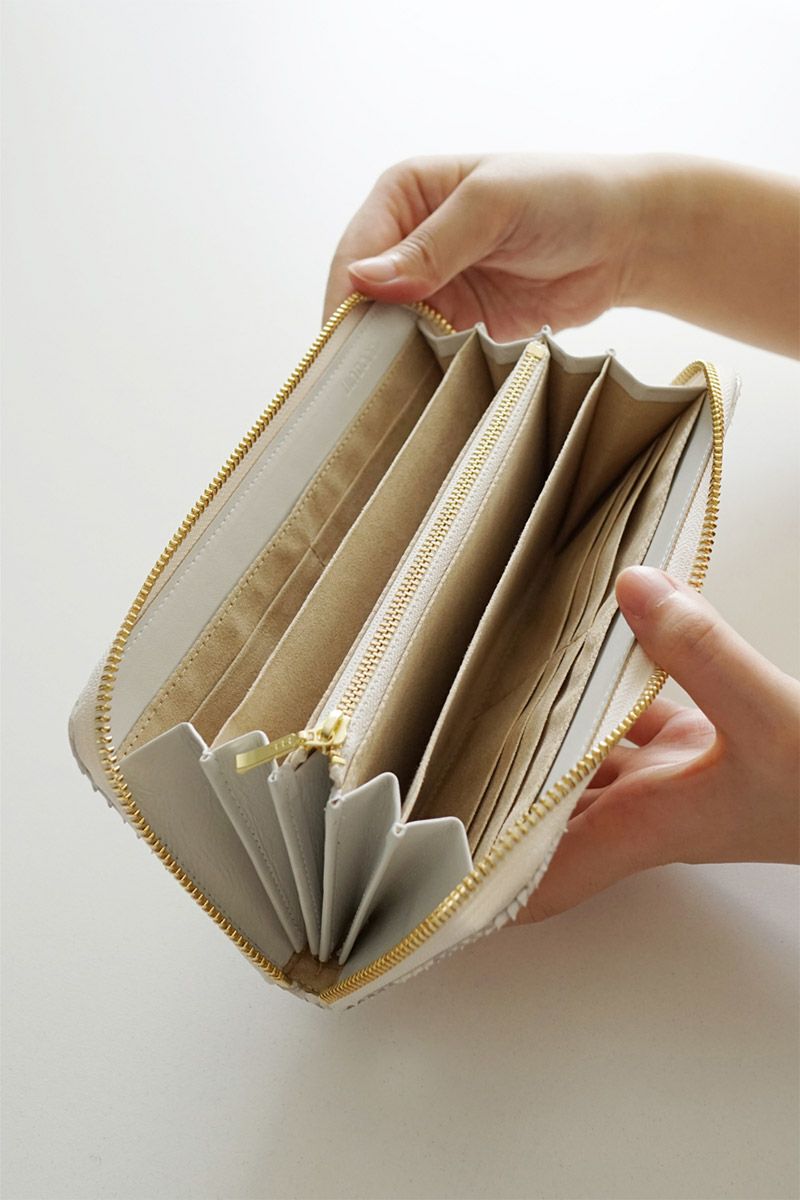 VIA DOAN ヴィア ドアン Bran python ブランパイソン 小銭入れ付き長財布（ラウンドファスナー式 ） 466