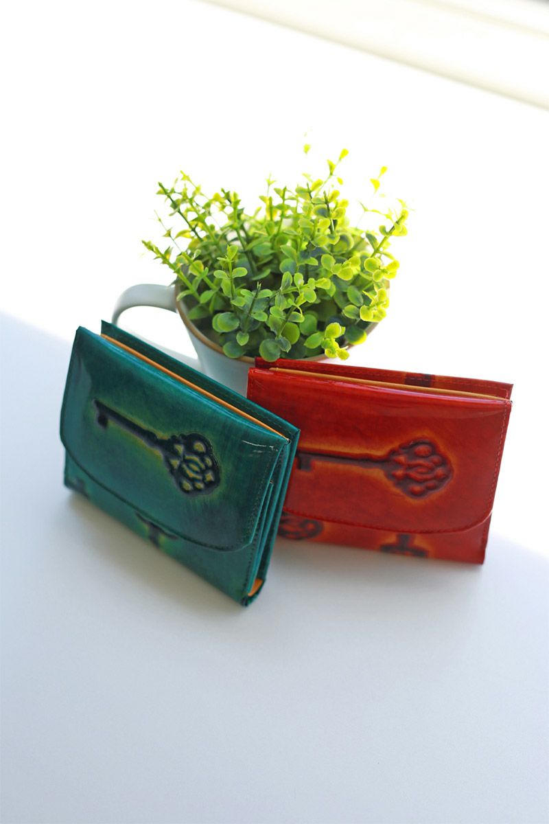 VIA DOAN ヴィア ドアン Retro レトロ 小銭入れ付き二つ折り財布 747