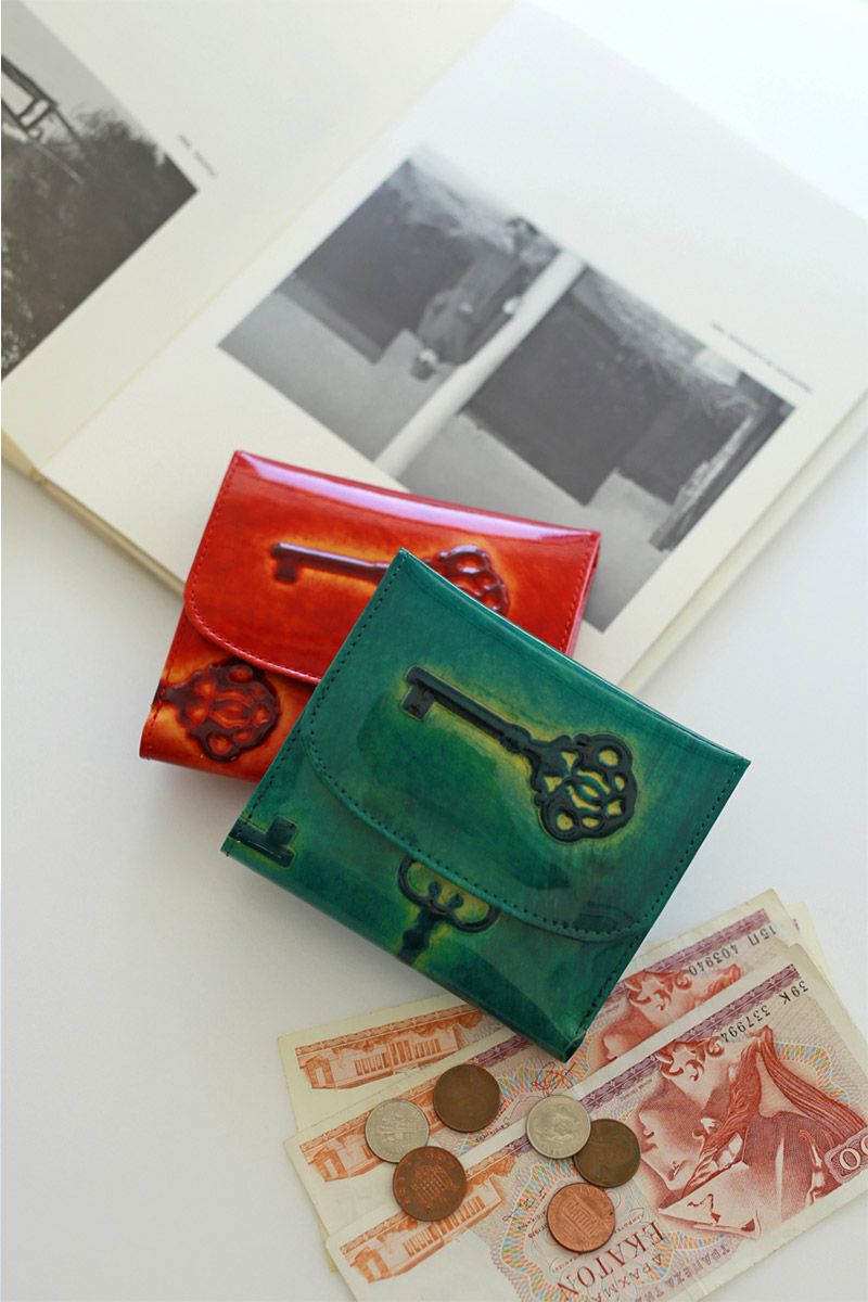 VIA DOAN ヴィア ドアン Retro レトロ 小銭入れ付き二つ折り財布 747