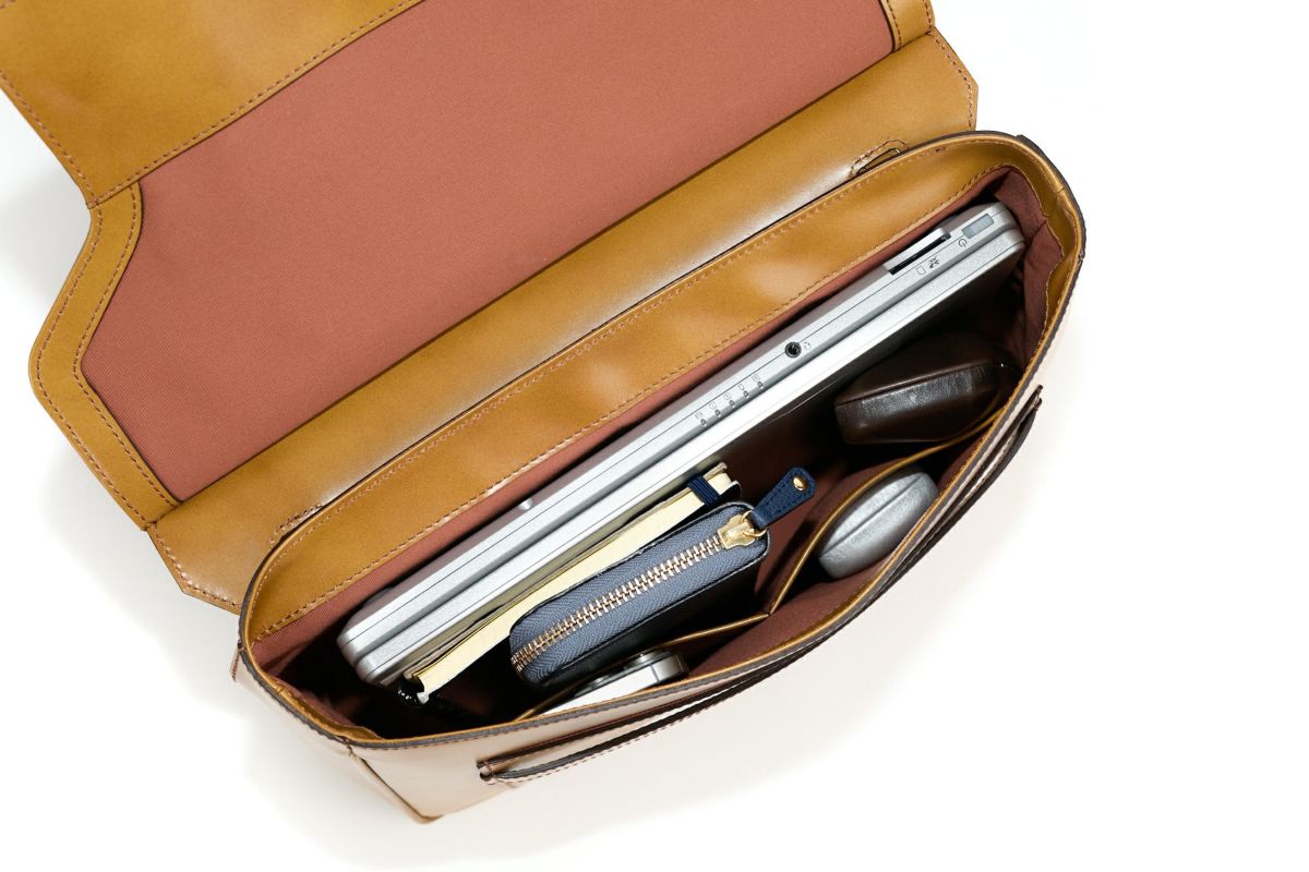 HERGOPOCH エルゴポック 06 Series 06シリーズ ワキシングレザー フラップショルダーバッグ 06N-FS