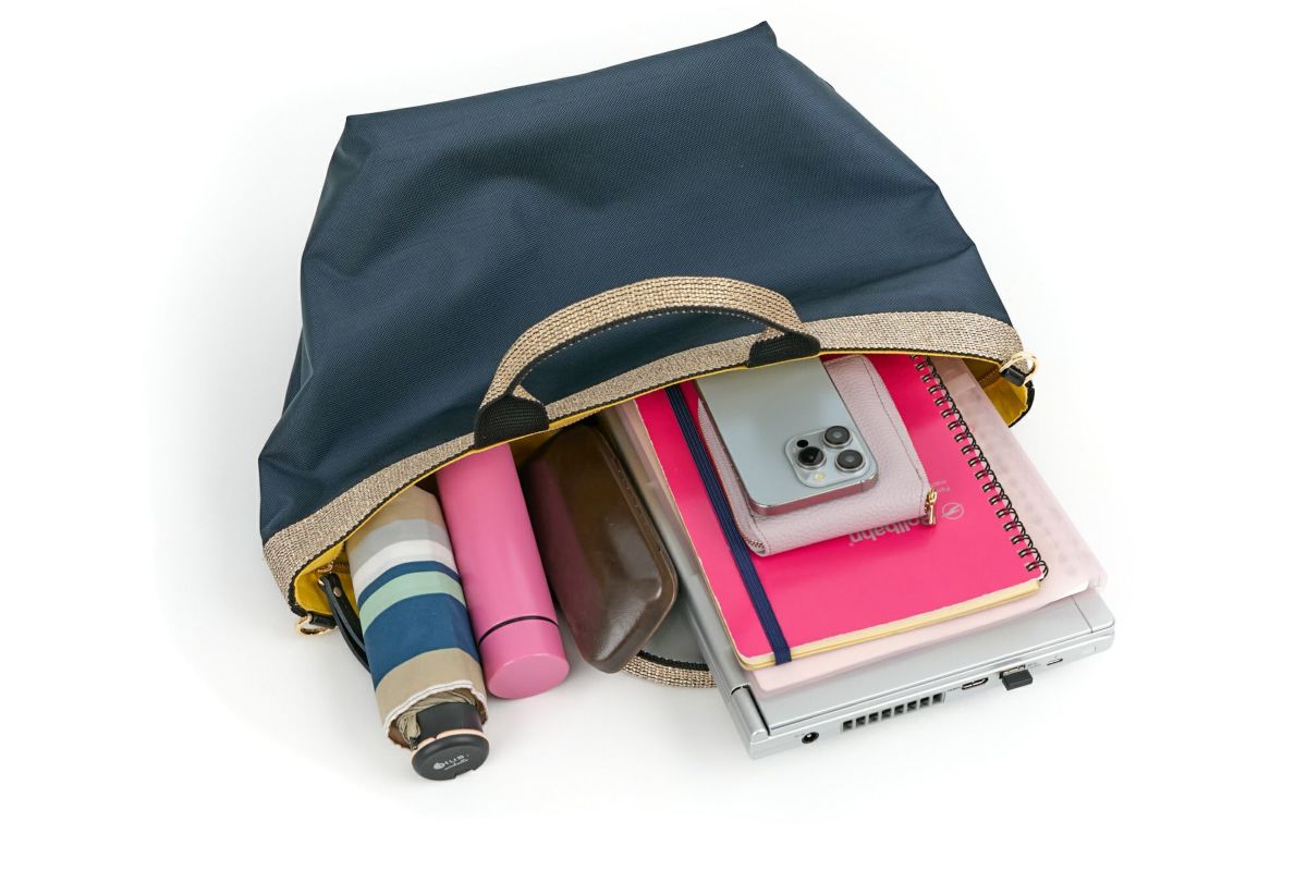 VIOLAd'ORO ヴィオラドーロ GINO ジーノ ナイロン×ゴールドテープトートバッグ(L) V-2039