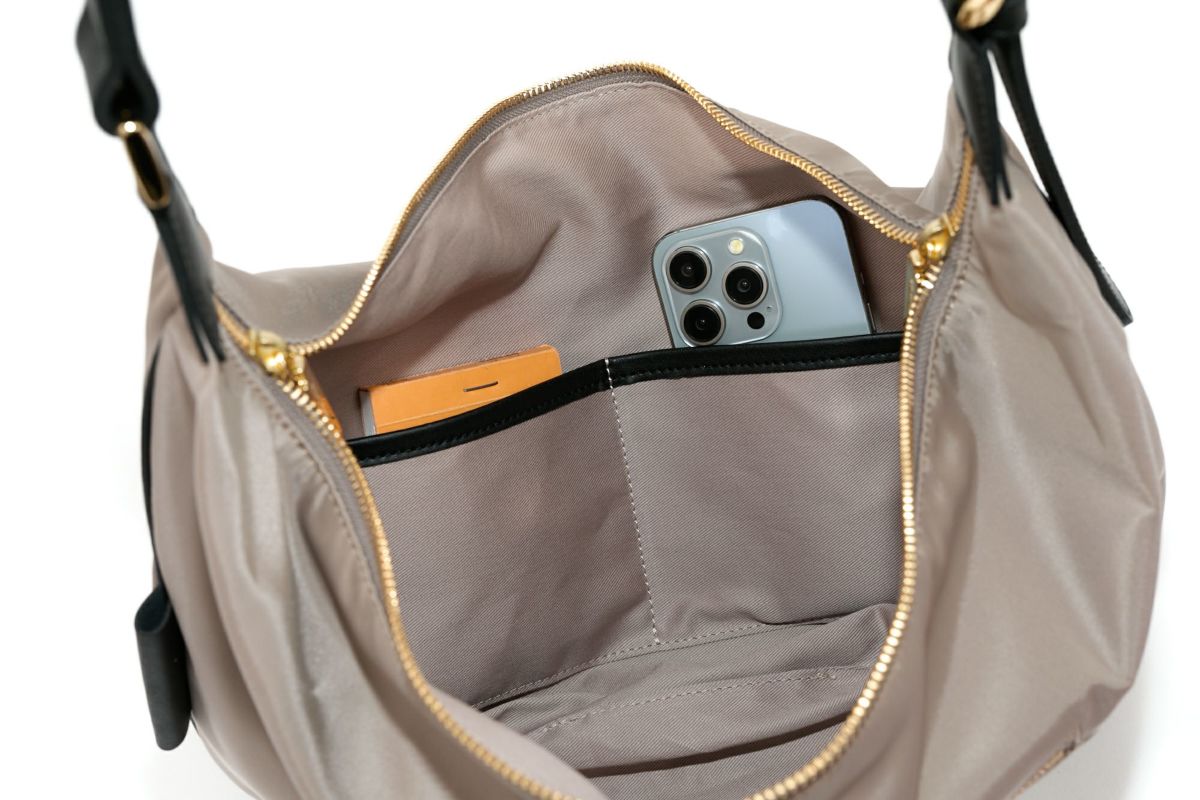 VIOLAd'ORO ヴィオラドーロ BIANCA ビアンカ ボディバッグ V-2248