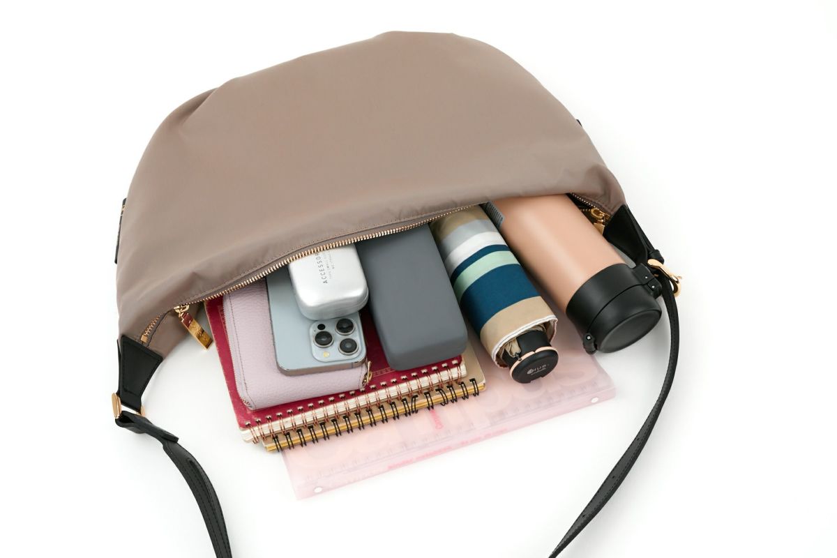 VIOLAd'ORO ヴィオラドーロ BIANCA ビアンカ ボディバッグ V-2248