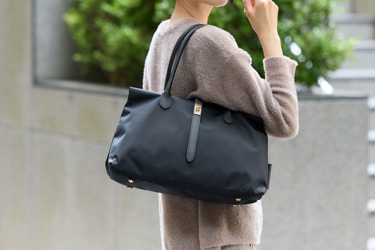 VIOLAd'ORO ヴィオラドーロ BIANCA ビアンカ トートバッグ(M) V-2261