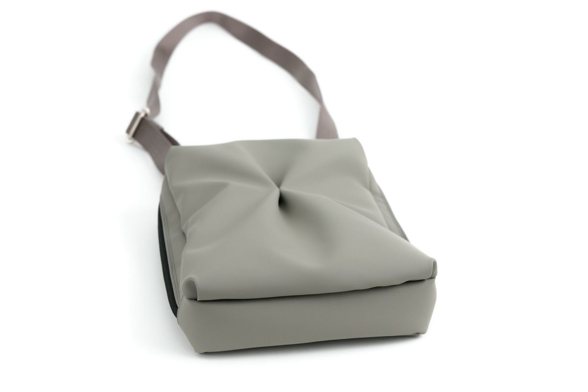 VIA DOAN ヴィア ドアン Pincer パンセ 縦長ミニショルダーバッグ 2307