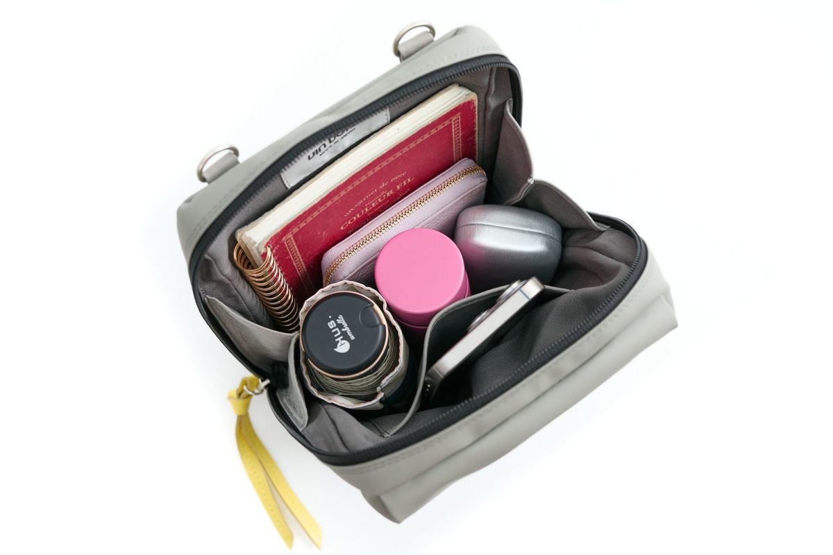 VIA DOAN ヴィア ドアン Pincer パンセ 縦長ミニショルダーバッグ 2307