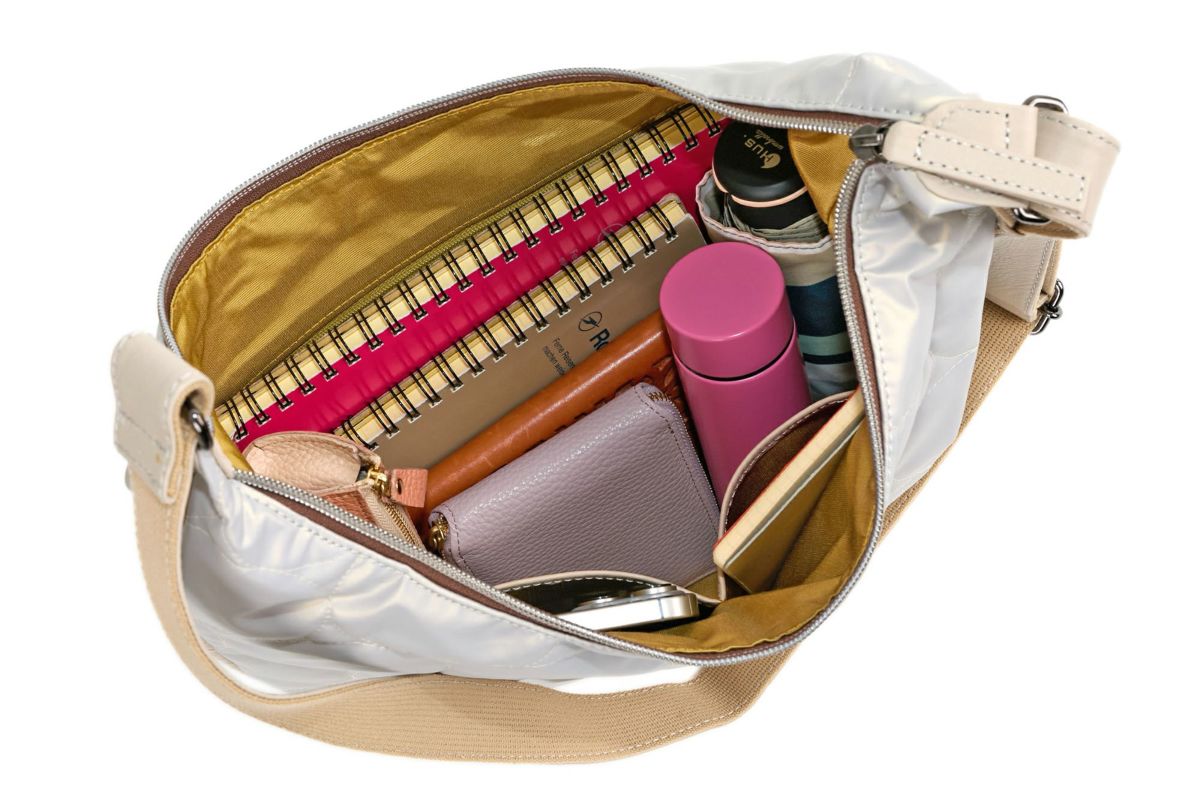 VIA DOAN ヴィア ドアン Parrot パロット 三日月型ショルダーバッグ 1284