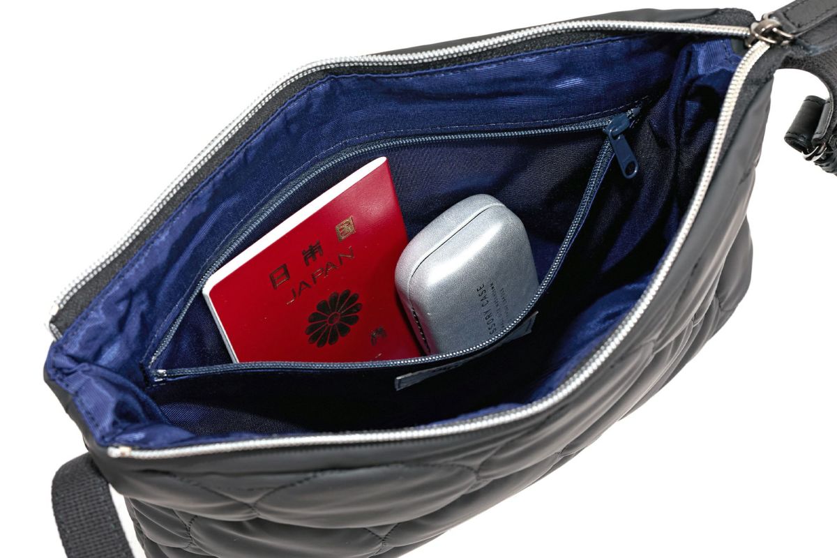 VIA DOAN ヴィア ドアン Parrot パロット 薄マチショルダーバッグ 1282