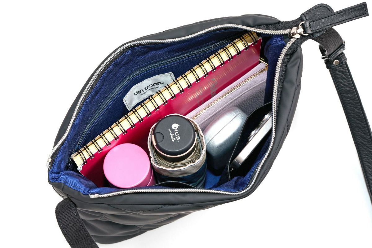 VIA DOAN ヴィア ドアン Parrot パロット 薄マチショルダーバッグ 1282