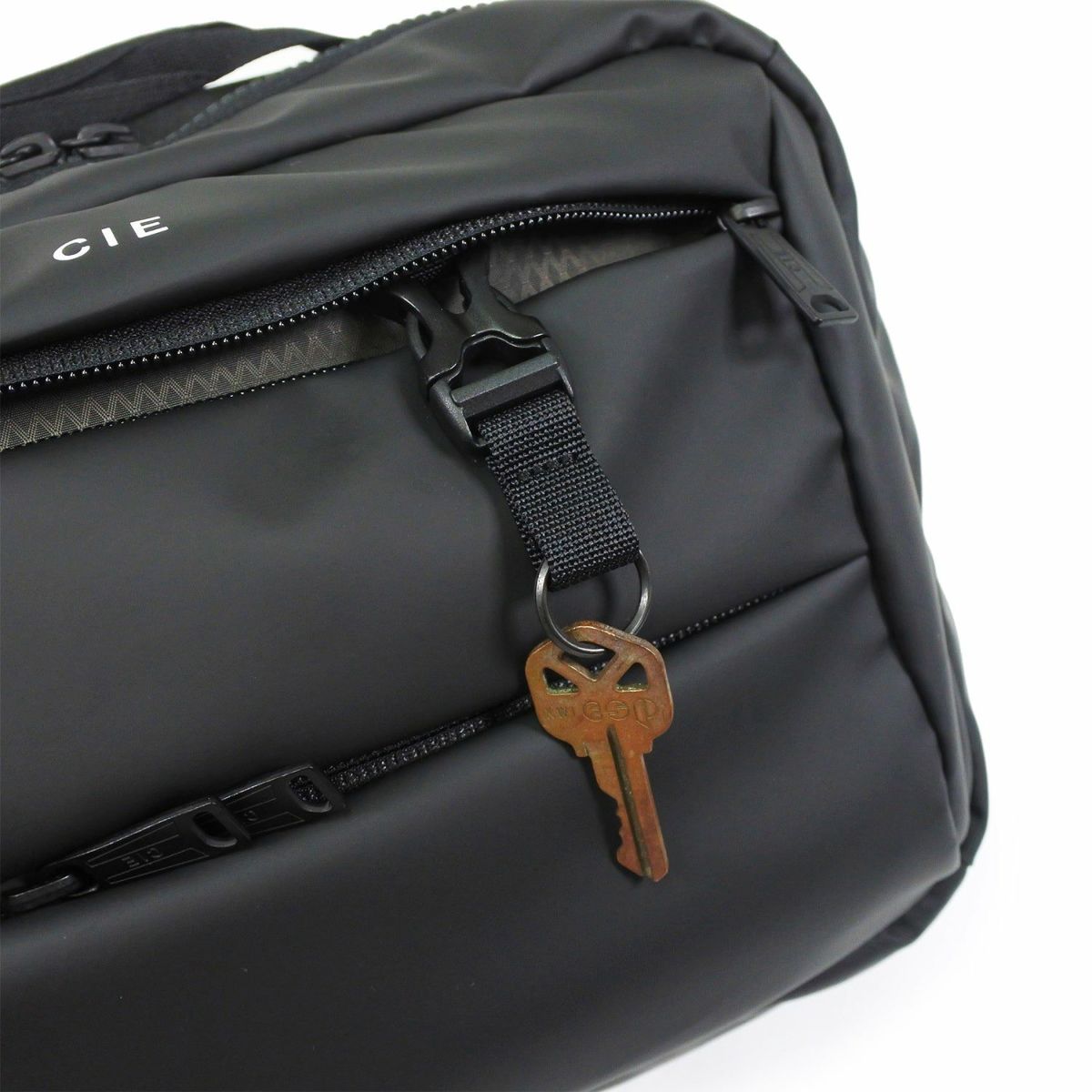 CIE シー LEAP スリングバッグ L 072302