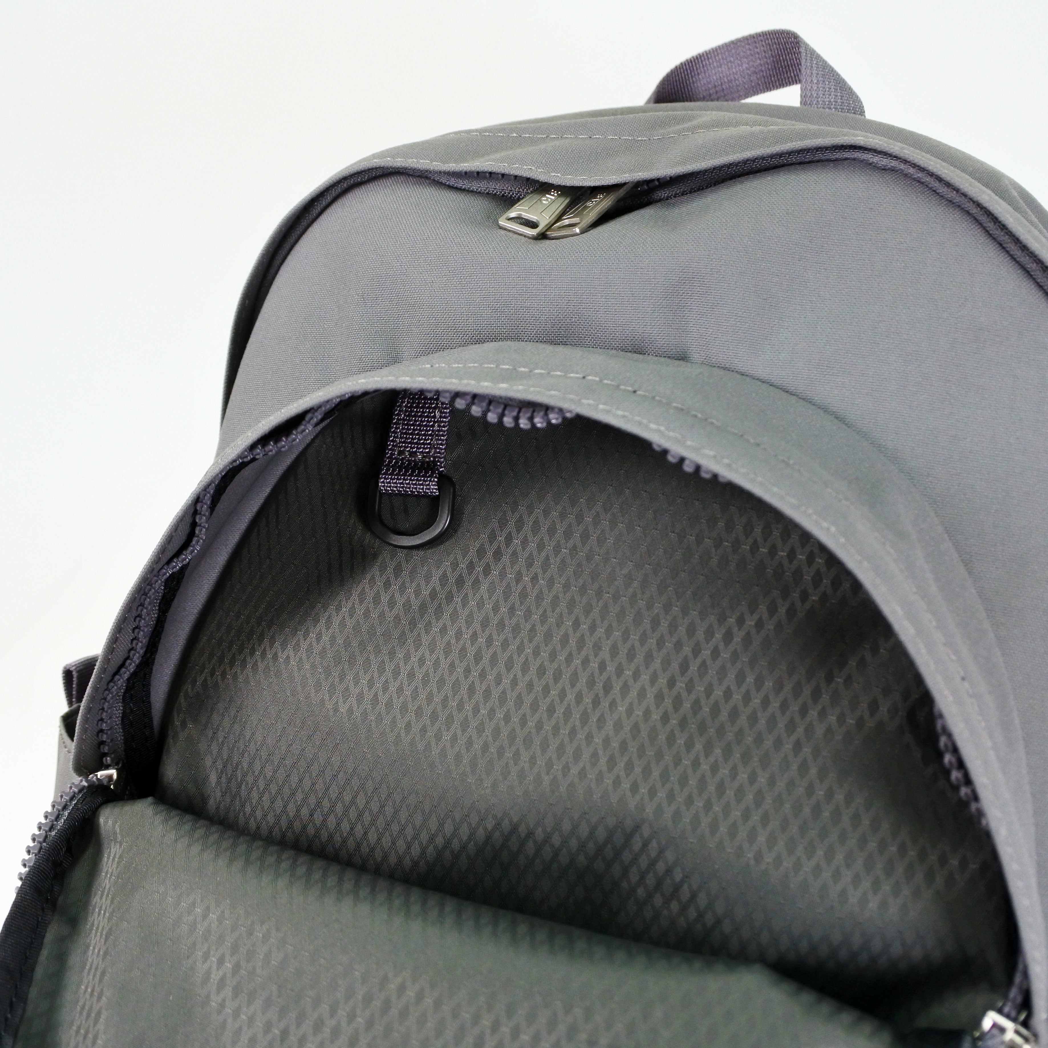 CIE シー PRIOR デイパック 035001