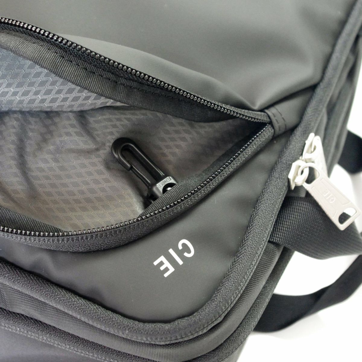 CIE シー VARIOUS 2WAYバックパック 021804