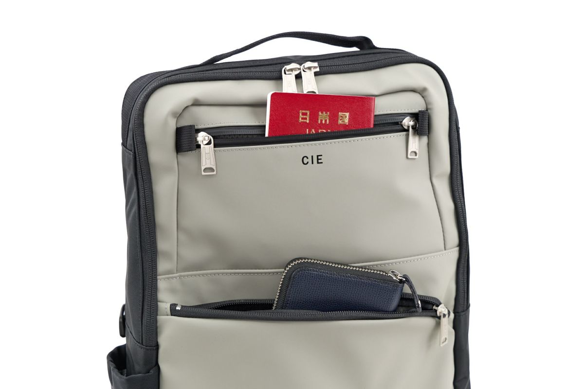 CIE シー VARIOUS スクエアバックパック 021826