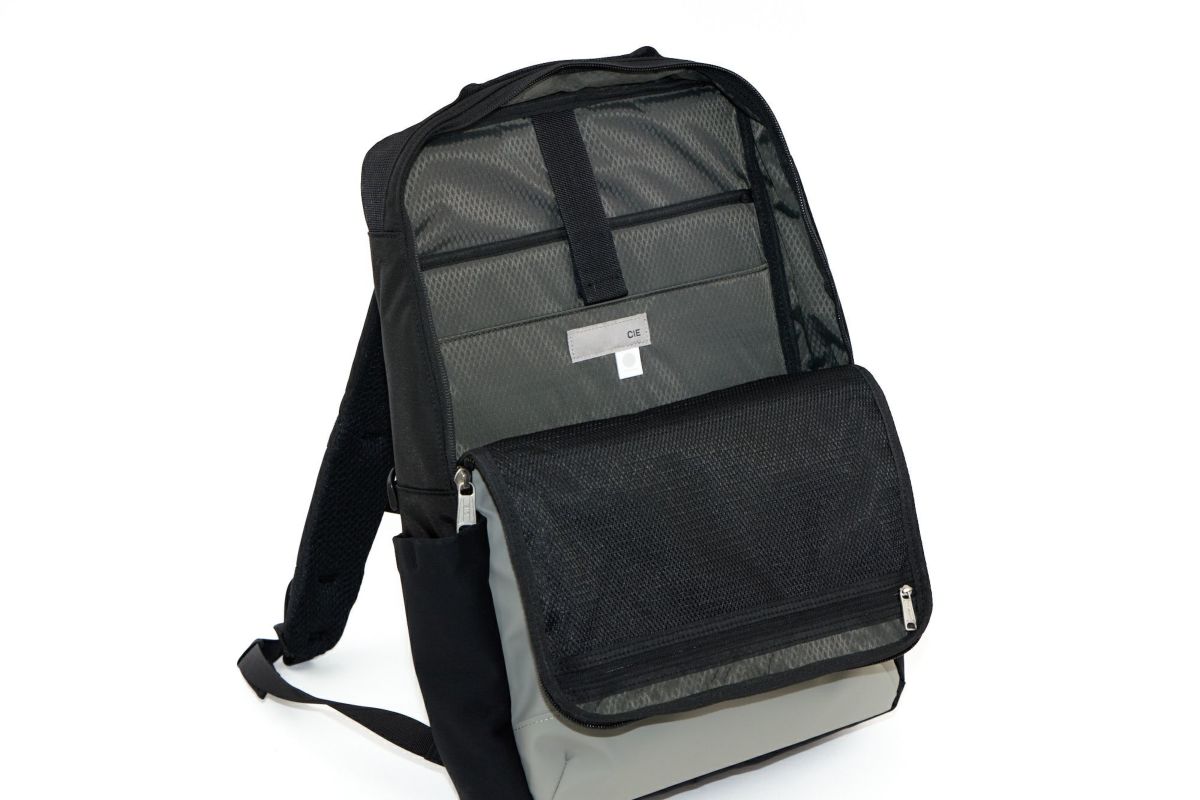 CIE シー VARIOUS スクエアバックパック 021826