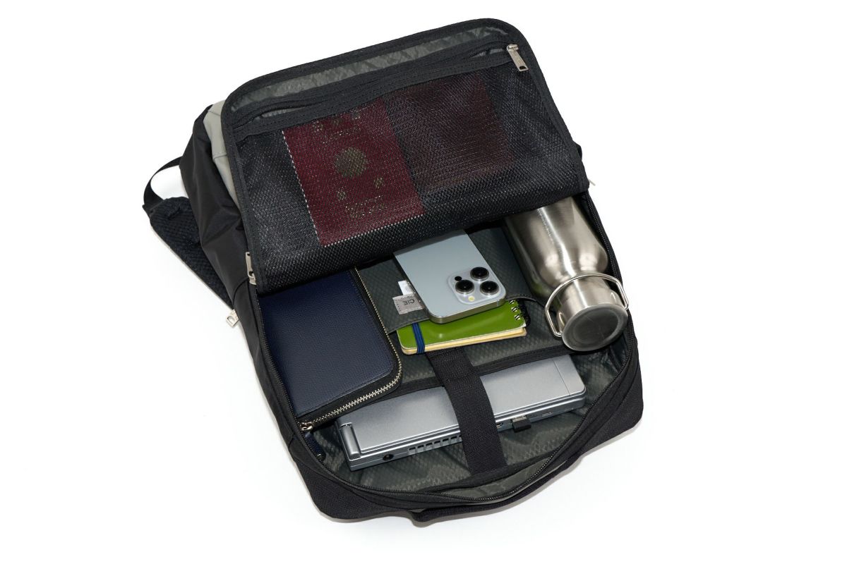 CIE シー VARIOUS スクエアバックパック 021826