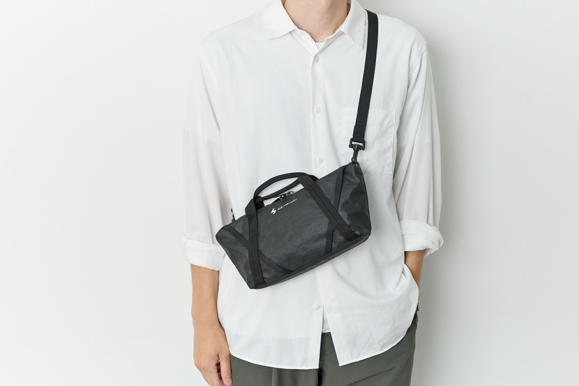CIE シー W-CROSS ミニショルダーバッグ 032501