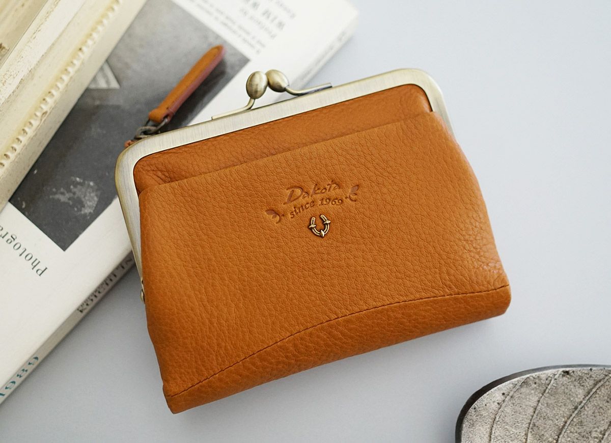 Dakota ダコタ バイブリー 小銭入れ付き二つ折り財布 0031761