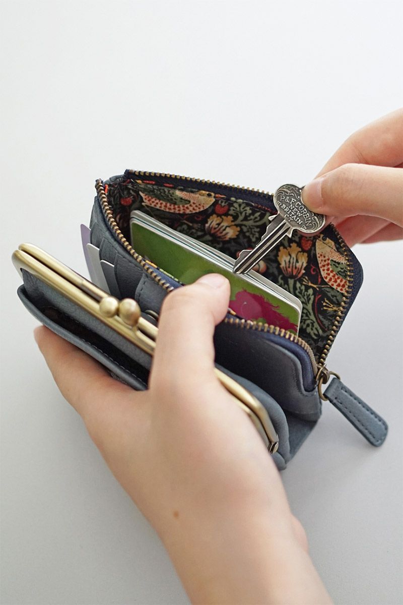 Dakota ダコタ バイブリー 小銭入れ付き二つ折り財布 0031761