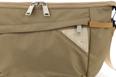 CIE シー FLOW フラットショルダーバッグ（L） 022108