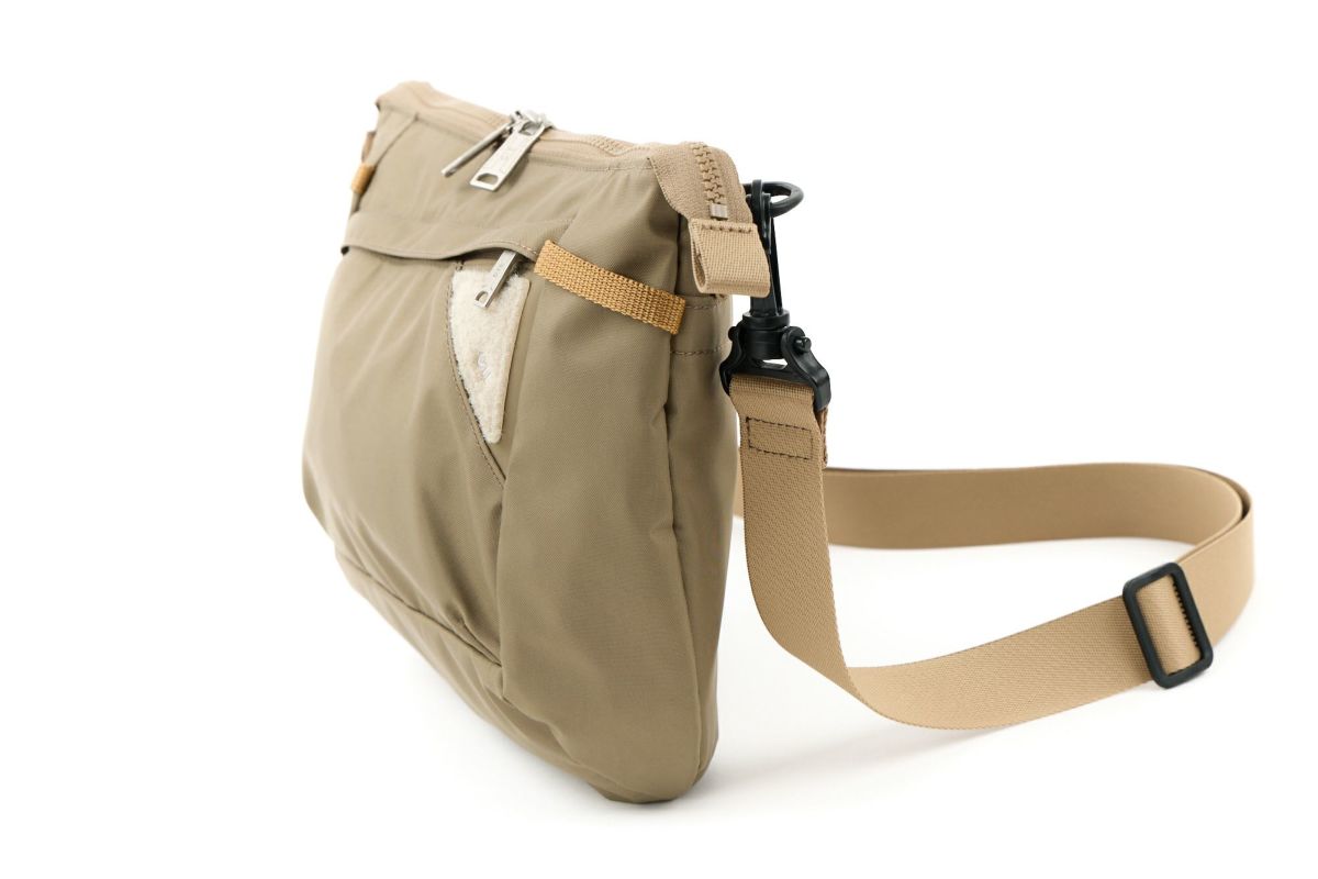 CIE シー FLOW フラットショルダーバッグ（L） 022108