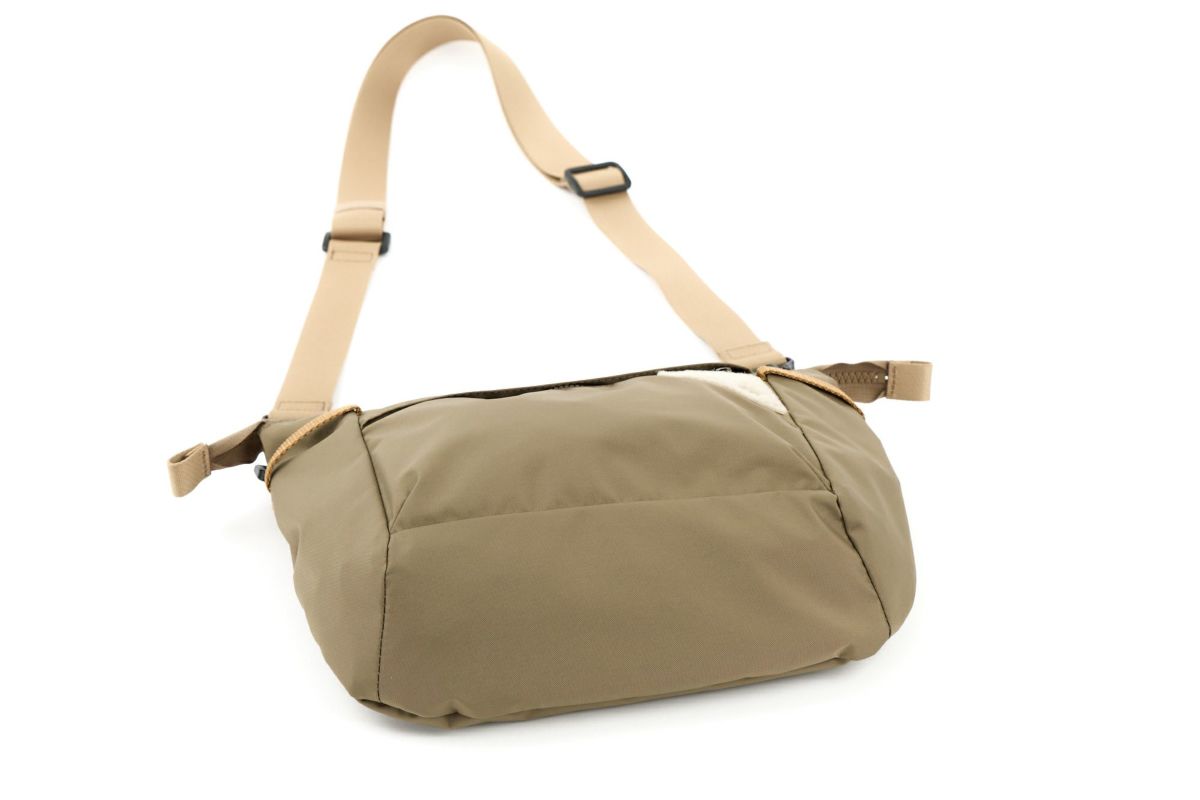 CIE シー FLOW フラットショルダーバッグ（L） 022108