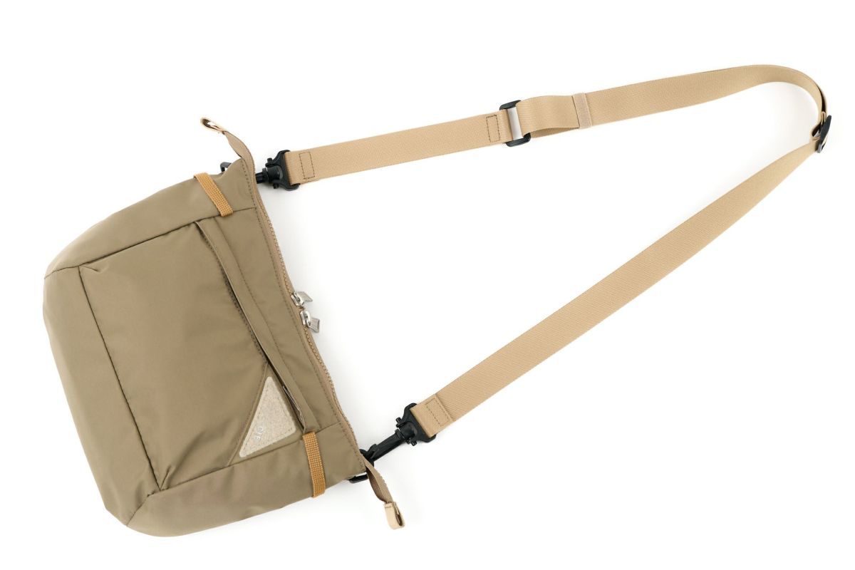 CIE シー FLOW フラットショルダーバッグ（L） 022108