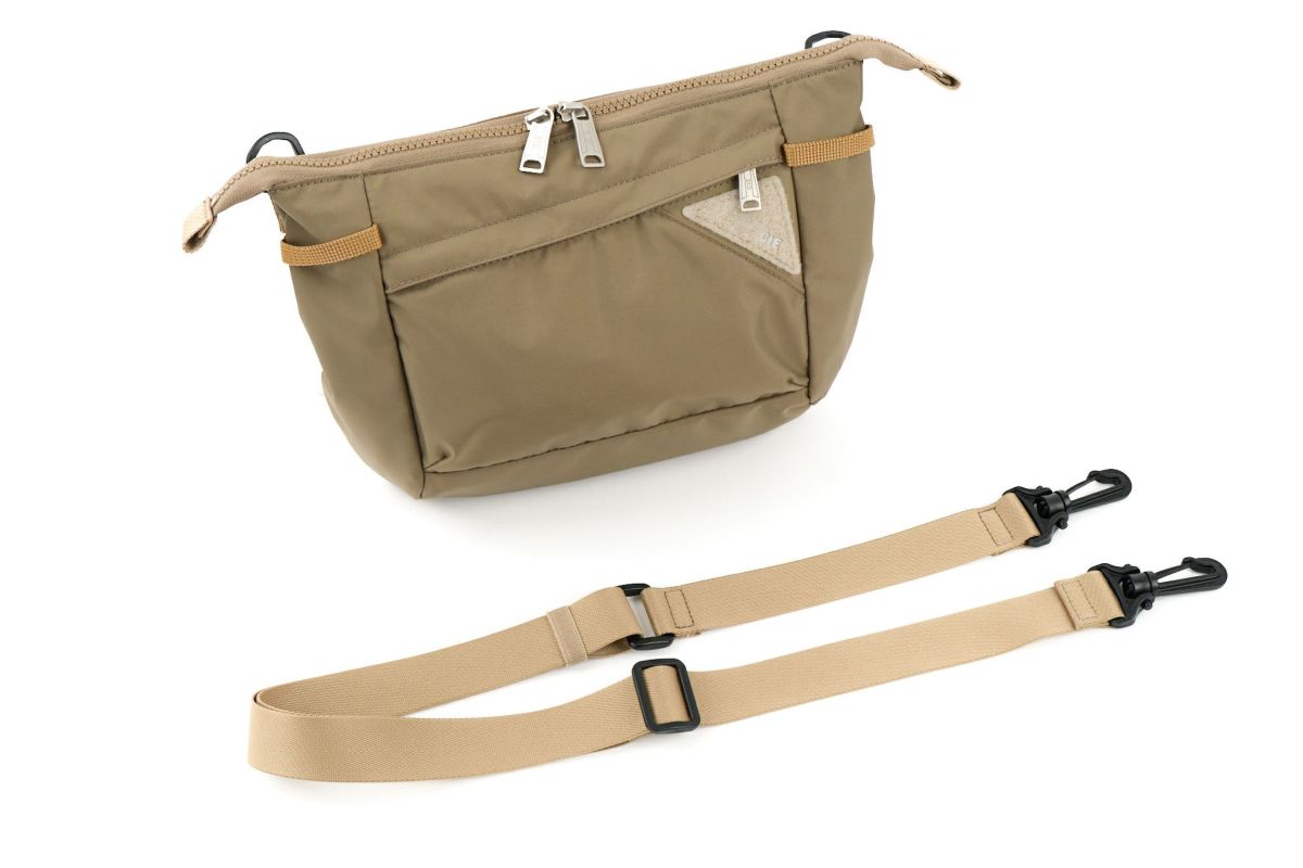 CIE シー FLOW フラットショルダーバッグ（L） 022108